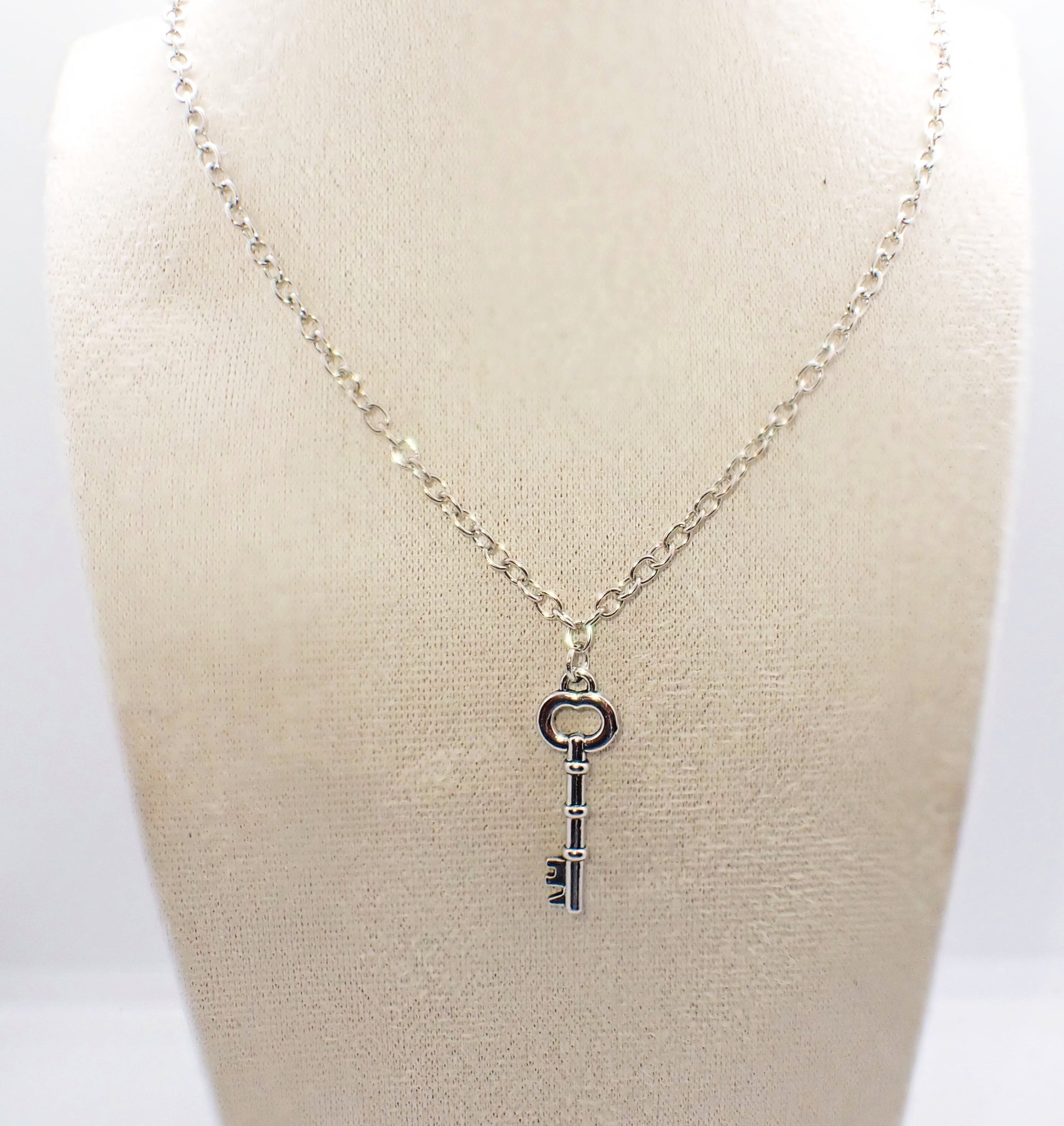 Vintage silver Key Pendant Necklace
