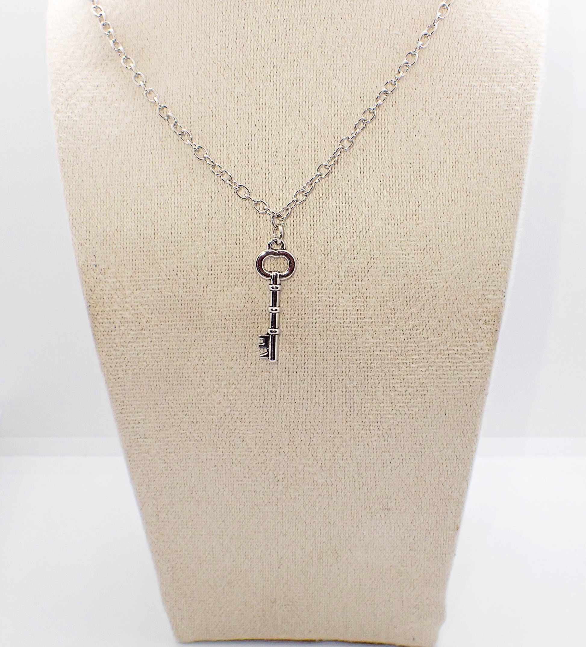 Vintage silver Key Pendant Necklace