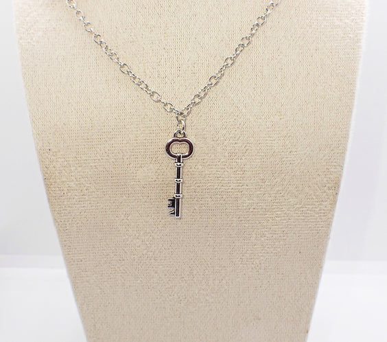 Vintage silver Key Pendant Necklace