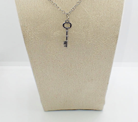 Vintage silver Key Pendant Necklace