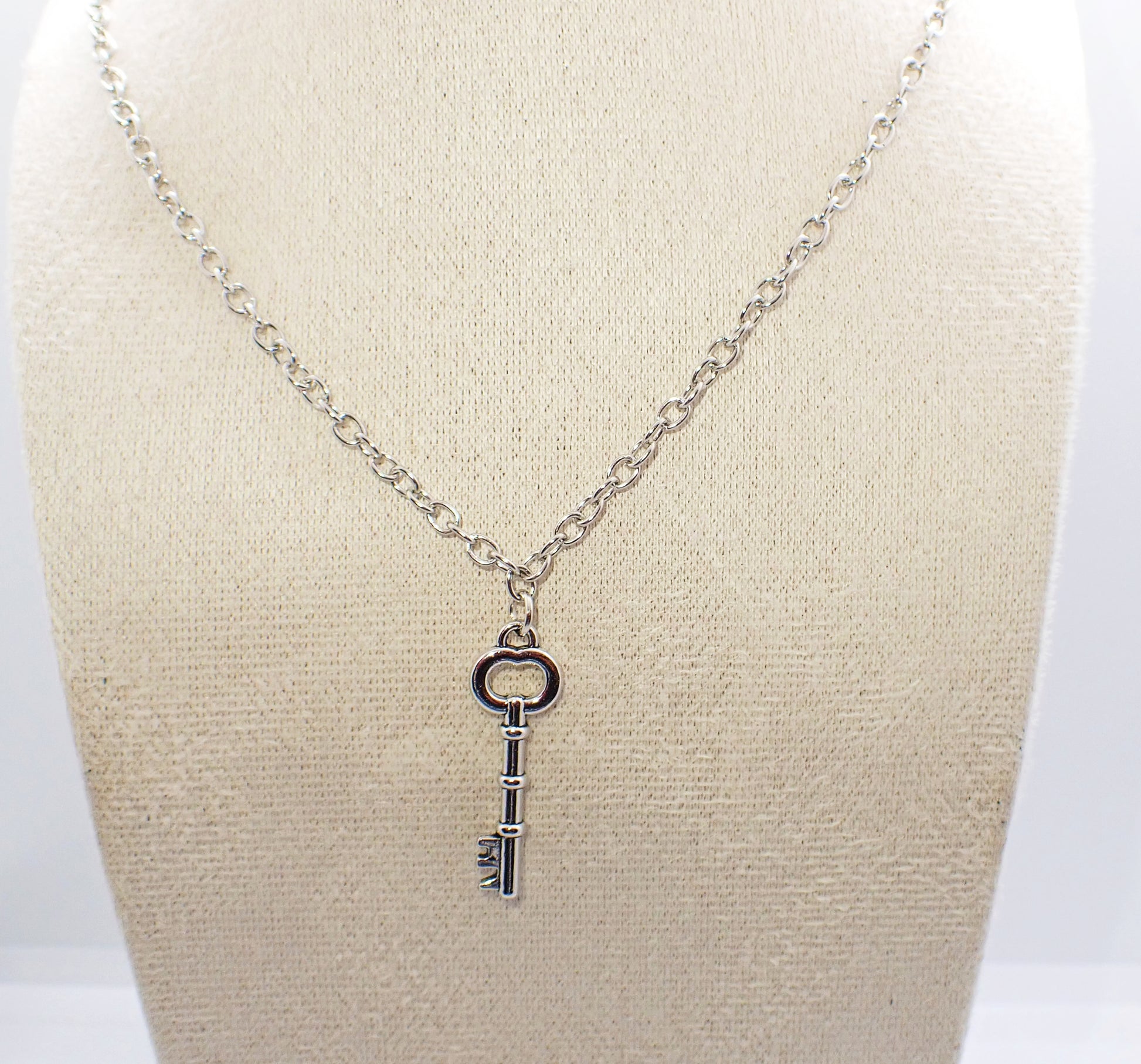 Vintage silver Key Pendant Necklace