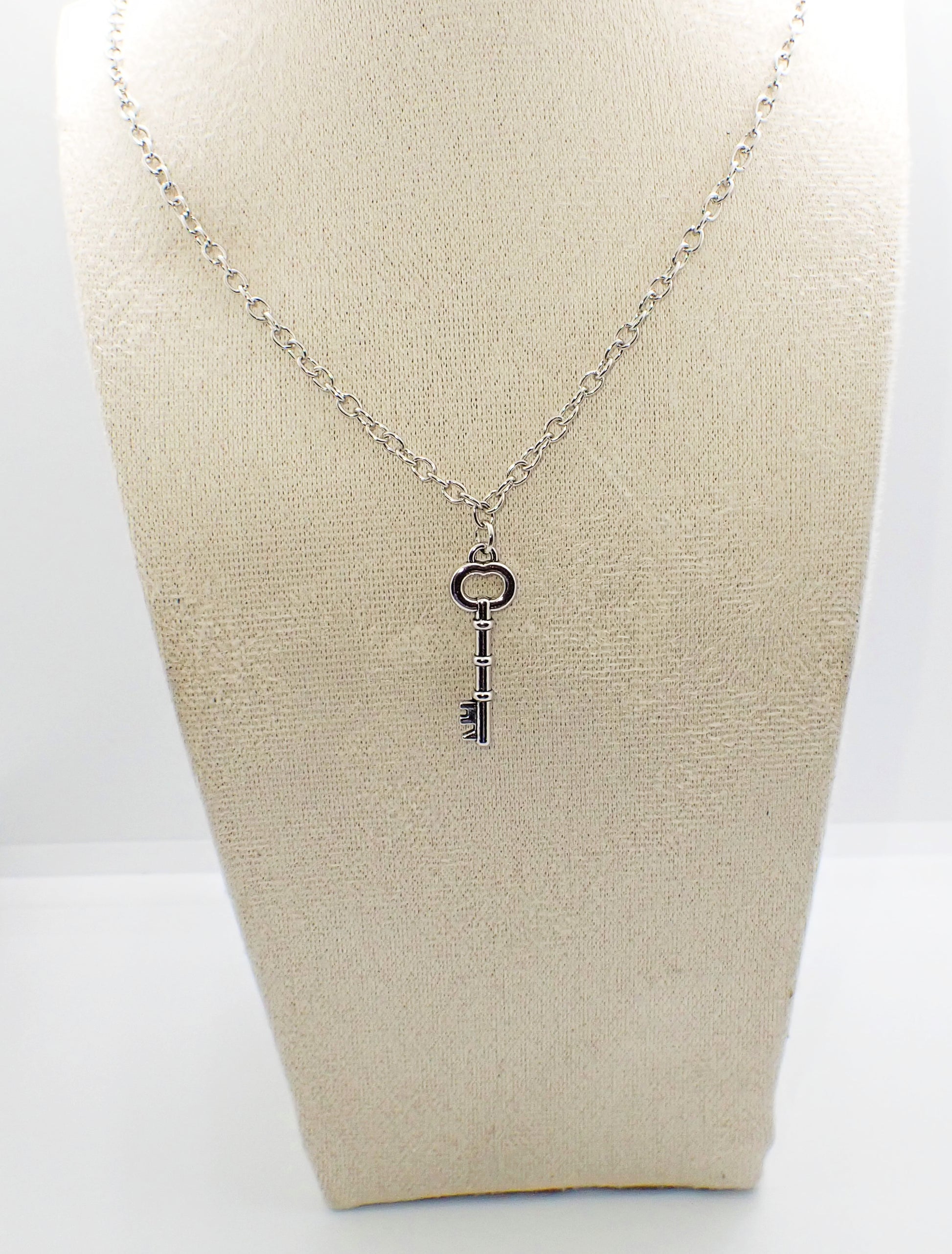 Vintage silver Key Pendant Necklace