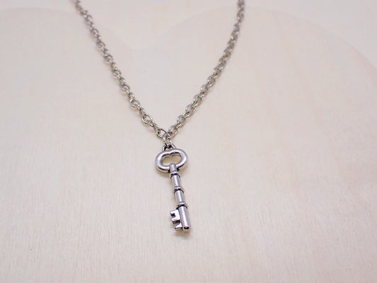 Vintage silver Key Pendant Necklace